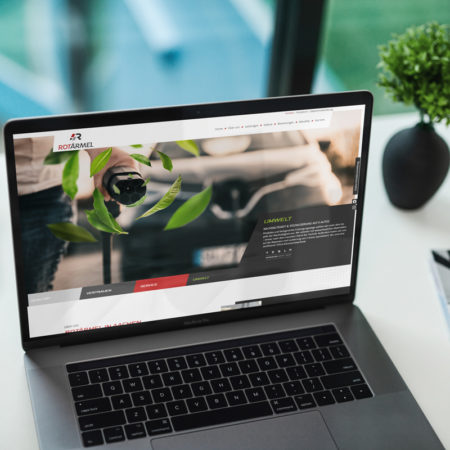 Homepage der Rotärmel GmbH auf einem MacBook Pro